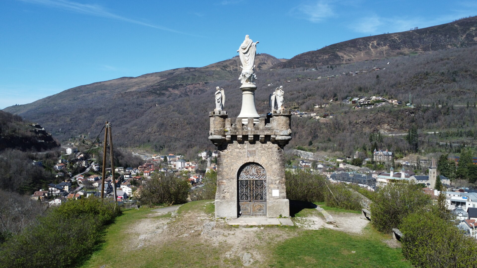Rocher de la Vierge Ax-les-Thermes vu de drone